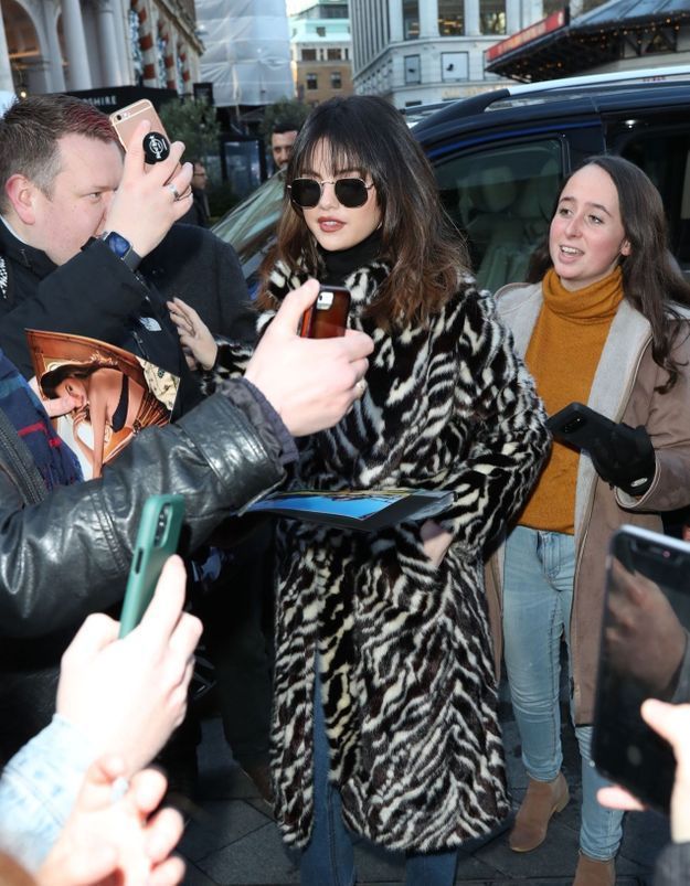 Selena Gomez ne jure que par ce manteau d’hiver Mango