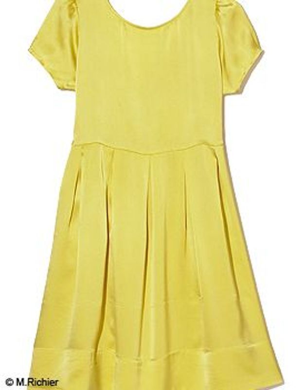 quelle couleur de chaussure avec une robe jaune
