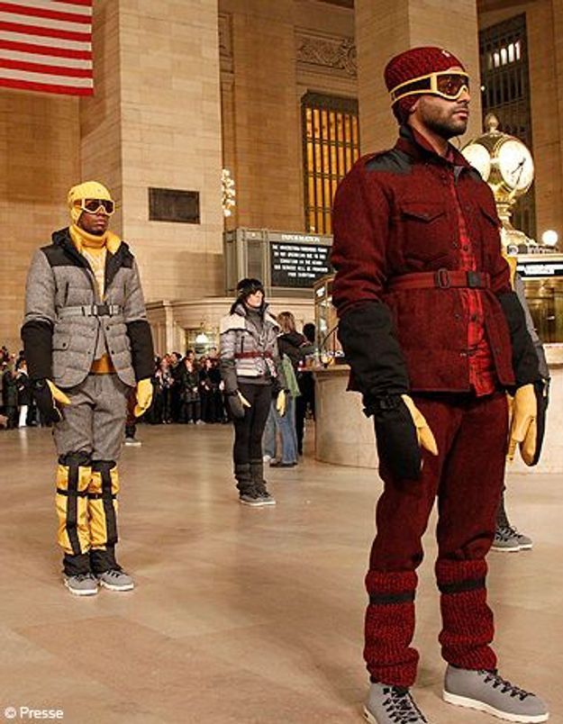 Les doudounes Moncler présentées en flash-mob à New York