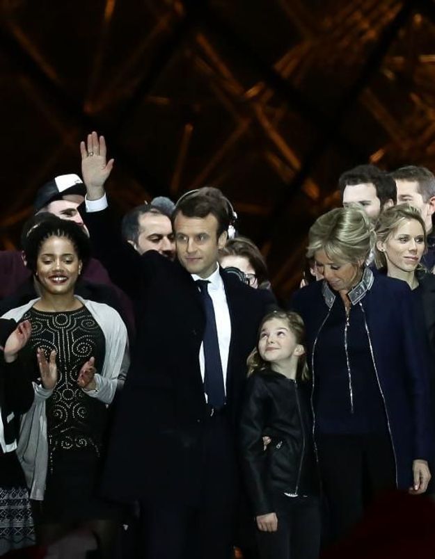 Brigitte Macron : la veste zippée qu'elle portait au Louvre fait le buzz