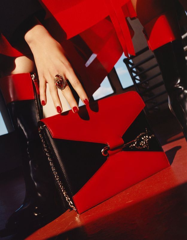 L'instant mode : l'élégante désinvolture du Pin Bag d Pin on ALEXANDER MCQUEEN