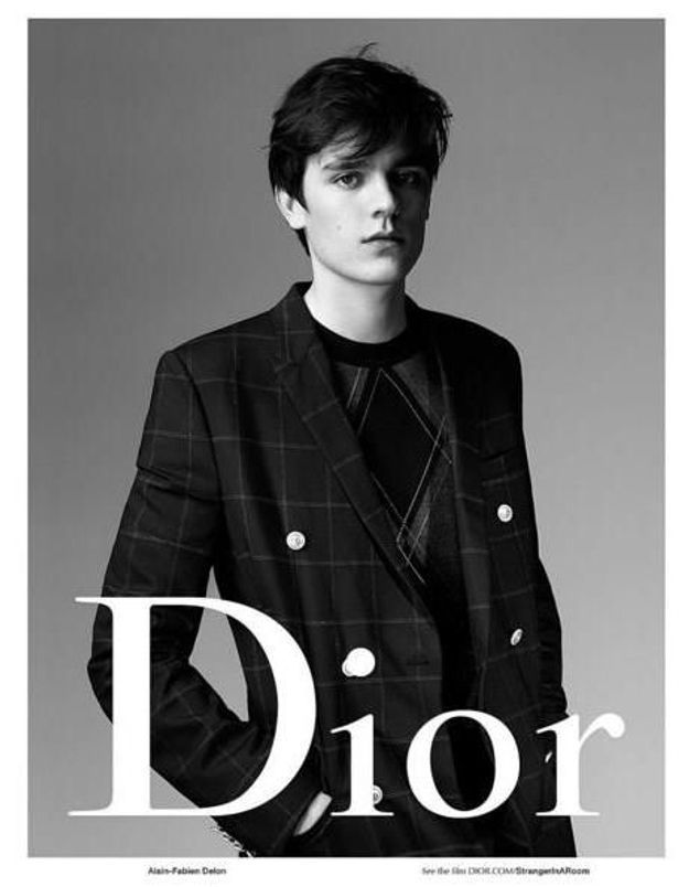 Pretaliker Alain Fabien Delon Marche Sur Les Traces De Son Pere En Posant Pour Dior Elle