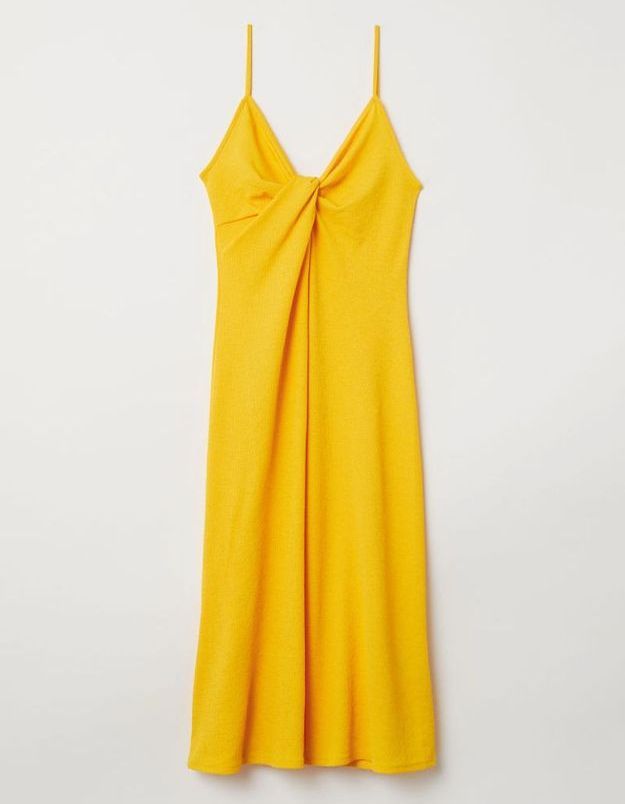 Robe jaune Stylée en robe jaune ! Elle