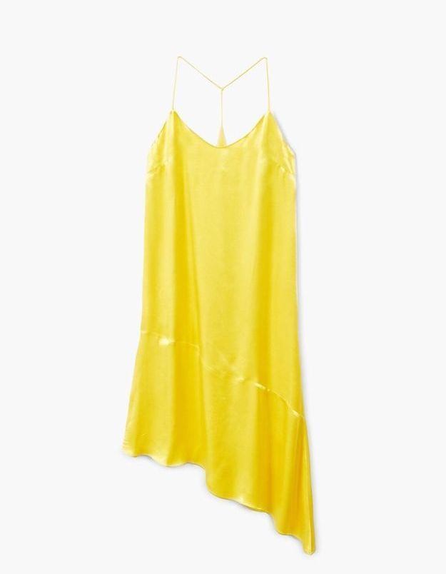 Robe jaune : Stylée en robe jaune ! - Elle