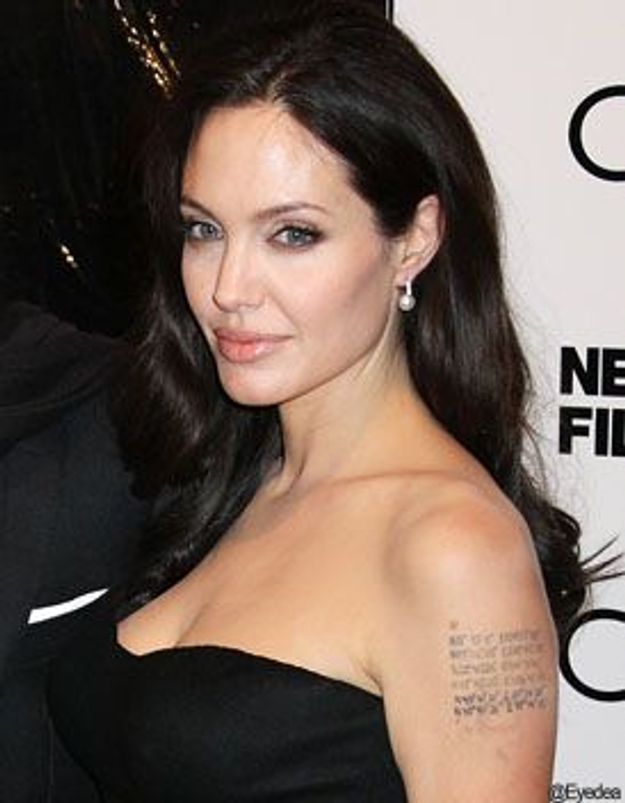 Angelina Jolie : ses jumeaux dans la peau !