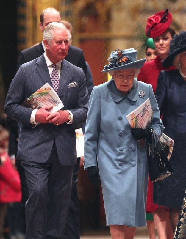 Buckingham dévoile deux clichés inédits de la reine Elisabeth et du prince Charles pour Pâques