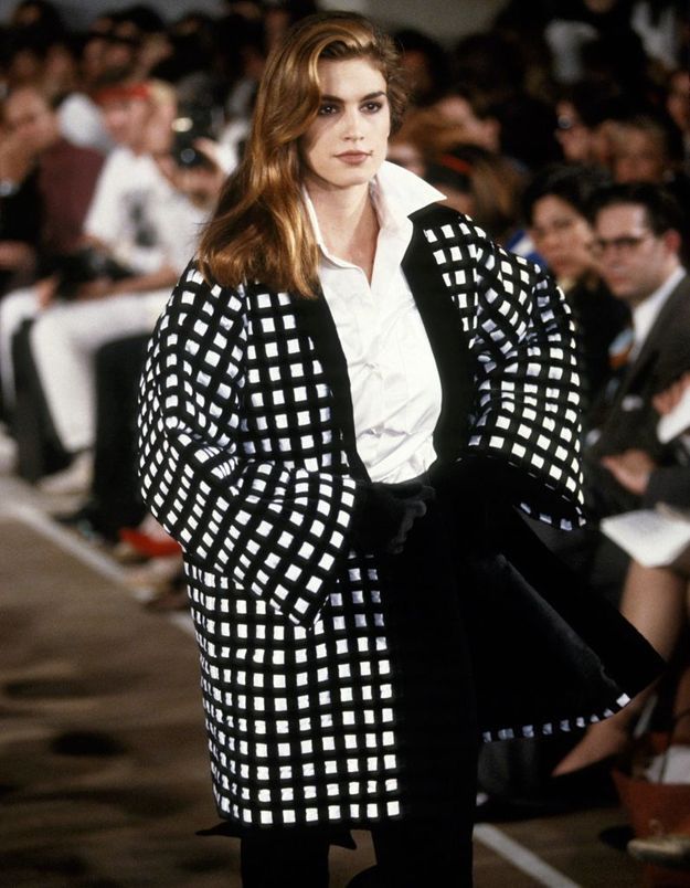 Sur les podiums Cindy Crawford retour sur les débuts d’un mannequin toujours en vogue Elle