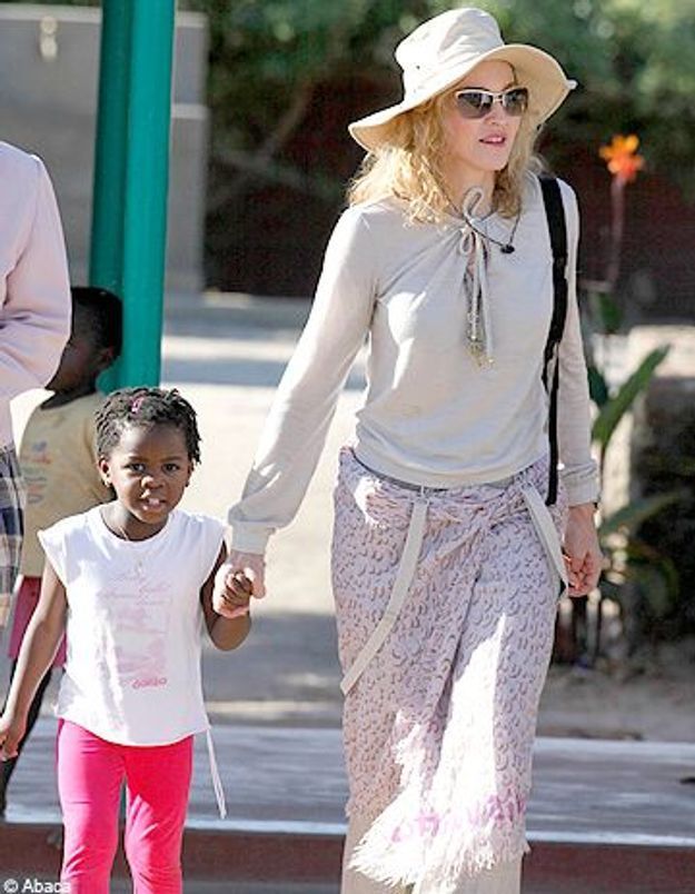 Madonna Le Pere De Mercy Veut Revoir Sa Fille Elle Madonna 'refuses mercy's father access'.