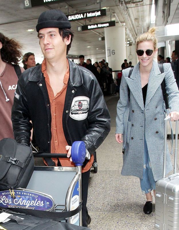 Riverdale Viree Amoureuse Dans Les Rues De Paris Pour Jughead Et Betty Elle