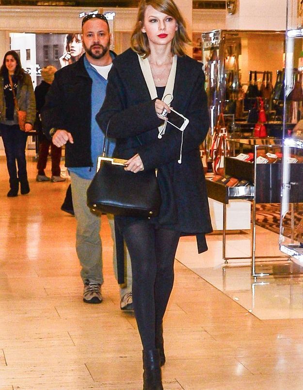 Le look du jour : Taylor Swift en pleine virée shopping