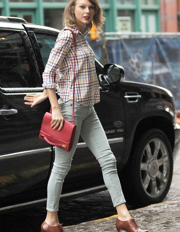 Le look du jour : Taylor Swift et sa chemise à carreaux