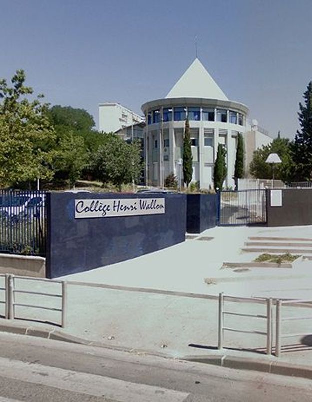 Marseille Un College Attaque Par Une Bande Armee Elle