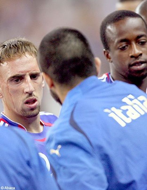 Scandale de l’équipe de France deux footballeurs entendus Elle