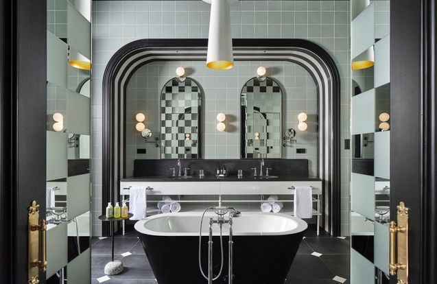 10 astuces de pro repérées dans les salles de bains des hôtels les plus en vogue