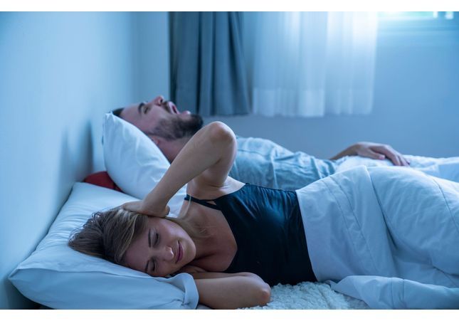 On dormirait moins bien en partageant son lit avec son ou sa partenaire 