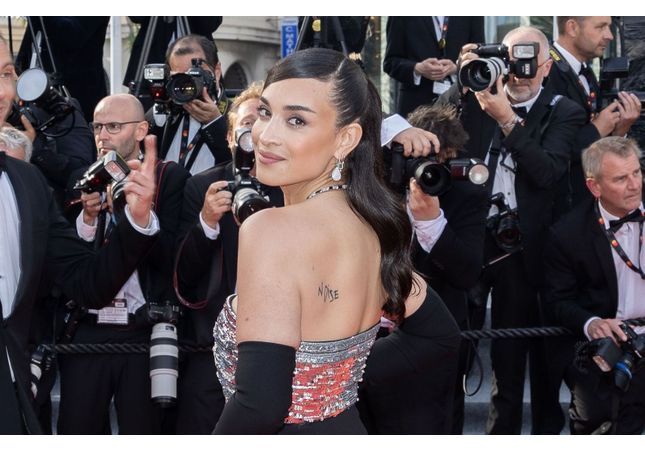 Cannes 2022 : Camélia Jordana illumine la Croisette dans une superbe robe cut-out