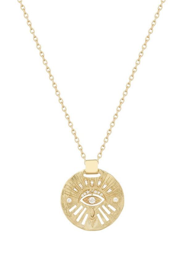 Collier avec medaille en or Celine Daoust - Voici les tendances bijoux de 2022