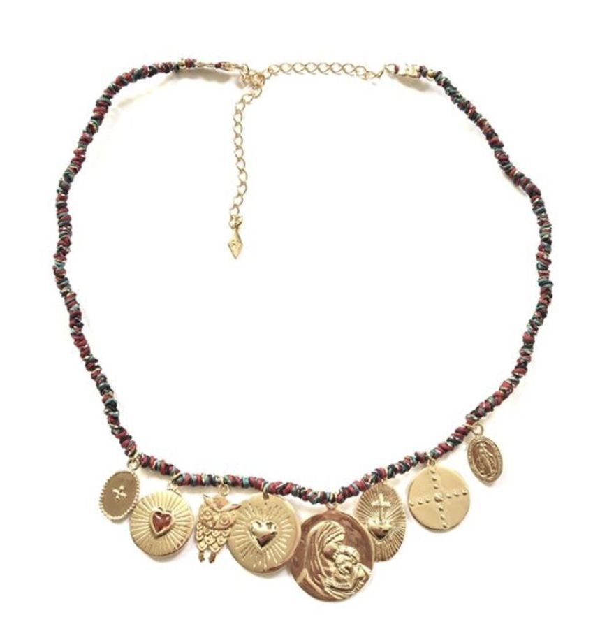 Collier tisse a la main et pendentifs plaques or Gachon Pothier - Voici les tendances bijoux de 2022