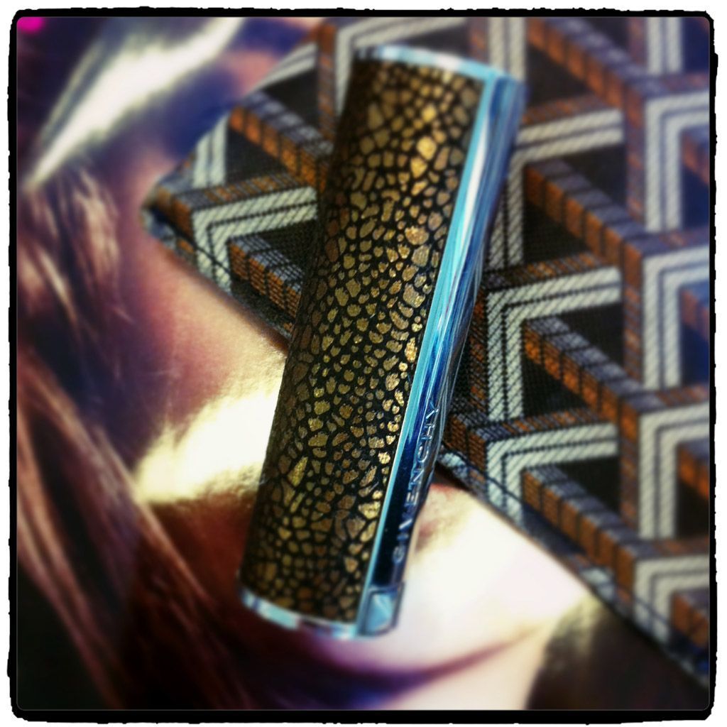 On Aime Le Rouge A Levres Violine Precieux De Givenchy Elle