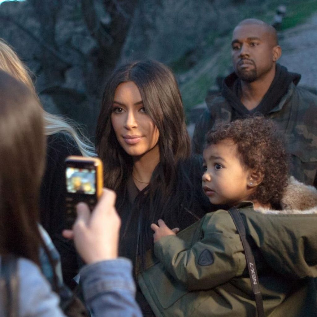 Kim Kardashian Emmene North Sur Les Traces De Sa Famille Elle