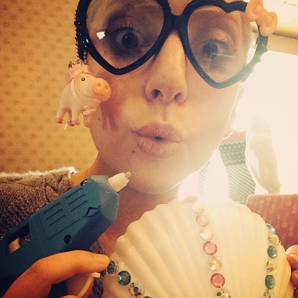 Video Lady Gaga Joue A La Petite Sirene Sur Instagram Elle