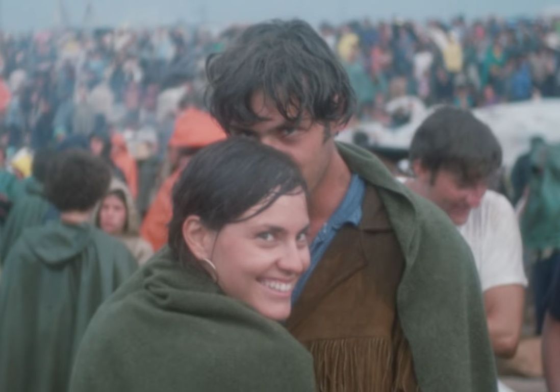 Woodstock Cinquante Ans Plus Tard Ce Couple Rejoue Une Photo De Leur Coup De Foudre Elle
