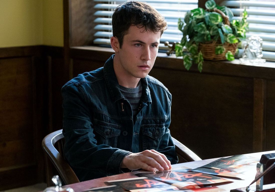 13 Reasons Why Dylan Minnette Se Confie Sur La Fin Tragique De La Saison 4 Elle