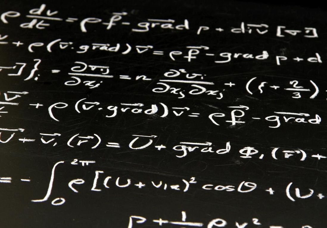 Les Gens Bordéliques Sont Plus Intelligents Les gens intelligents se couchent tard, sont désordonnés et disent des gros  mots, c'est scientifiquement prouvé. - Elle