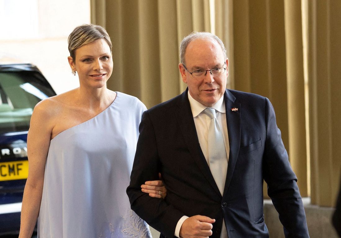 Charlène De Monaco Charlène et Albert de Monaco : le couple princier inaugure un navire aux côtés de Charlotte Casiraghi - Elle