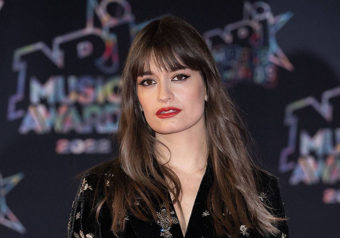 Qui Est Le Pere De Clara Luciani Clara Luciani : pourquoi sa grand-mère veut qu'elle retourne à la fac - Elle