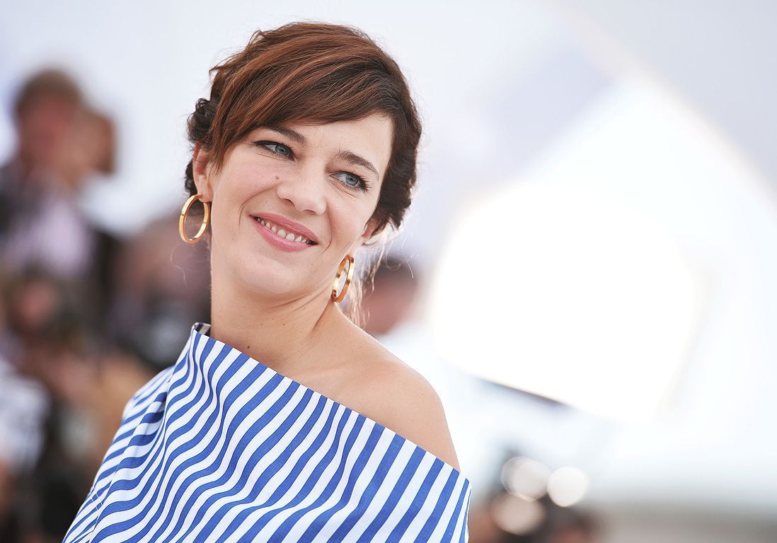 Une Journee Avec Celine Sallette Elle