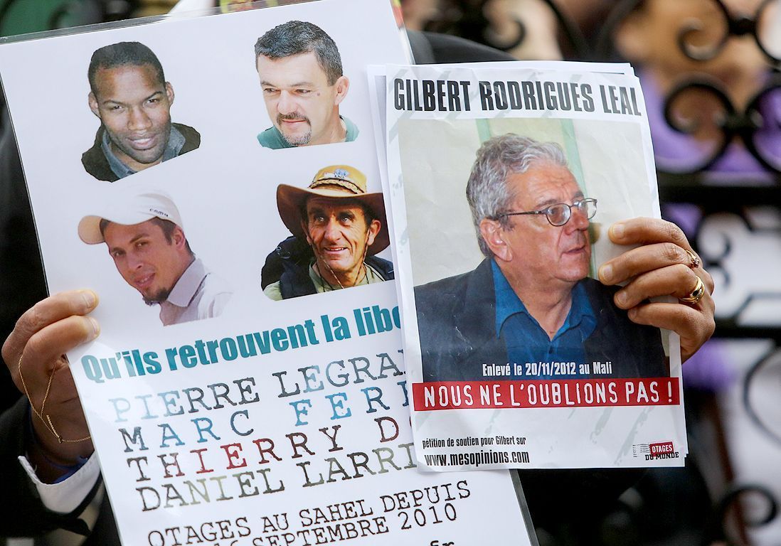 Otages Au Niger Leurs Proches Marchent Pour Leur Liberation Elle