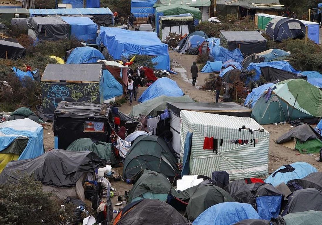 Paradoks Fæstning Tredive Réfugiés à Calais : deux ONG veulent contraindre le gouvernement à agir -  Elle