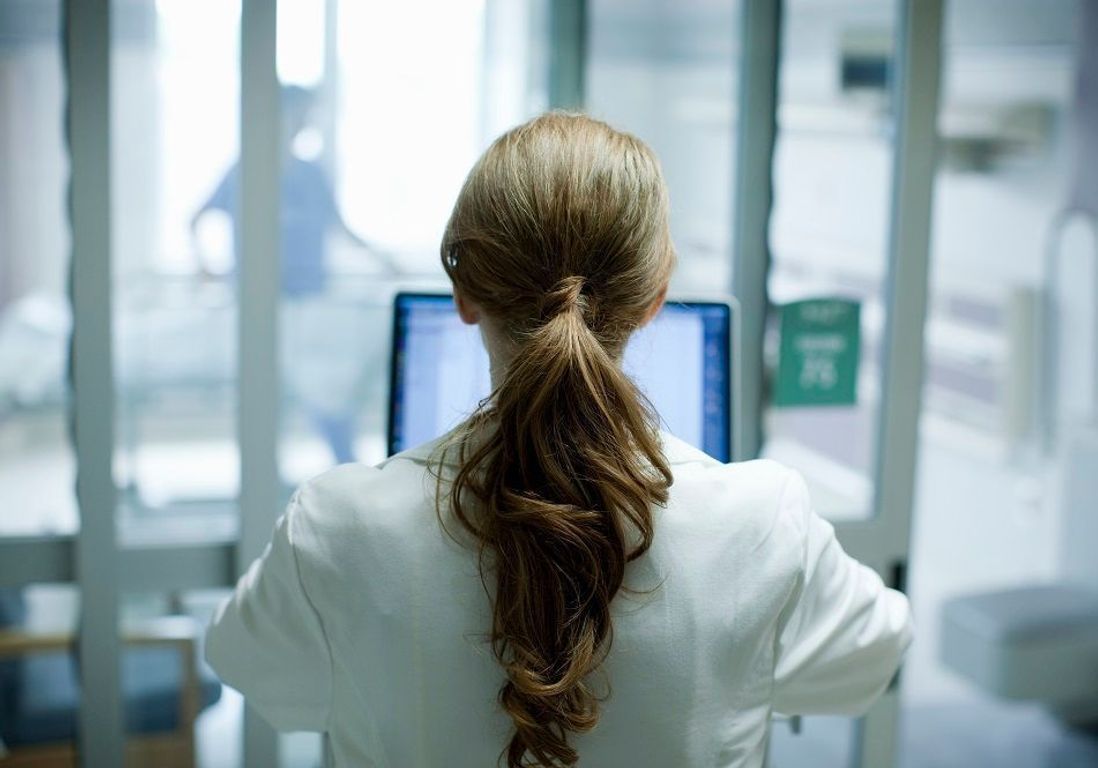 Tu Es De Garde Avec Moi Ce Soir Face Au Harcelement Le Temoignage D Une Externe En Medecine Elle