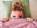 Insomnie, scrolling, ronflement : une psychiatre analyse le sommeil des journalistes de ELLE