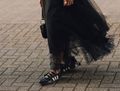 Mi ballerine, mi basket, cette chaussure controversée voit son nombre de recherches bondir de +483 %