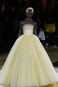 Défilé VIKTOR & ROLF Haute Couture Printemps-Eté 2023