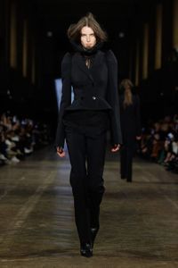 Défilé Alexander Mcqueen Prêt à porter Automne-Hiver 2025-2026