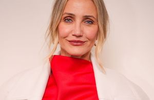 À Paris, Cameron Diaz fait le choix d’un chignon à l’allure chic et décontractée (comme les Françaises) 