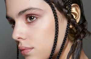 « Medieval Hair » : la tendance coiffure qui enflamme les podiums et les réseaux ce printemps