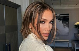 1 carré, 4 possibilités : comment Jennifer Lopez modernise sa coupe courte