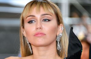 Avec sa nouvelle coiffure, Miley Cyrus annonce-t-elle le retour de la crête ?