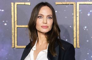 Plus blonde que jamais, Angelina Jolie semble avoir délaissé sa coloration signature