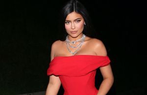 Kylie Jenner adopte une frange unique et audacieuse 