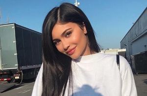 Kylie Jenner change radicalement de couleur de cheveux !