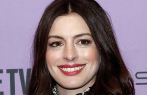 Le Diable s'habille en Prada : Anne Hathaway fait revivre sa coupe culte du film