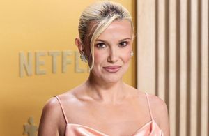 Millie Bobby Brown attire tous les regards avec une coiffure inspirée de Pamela Anderson