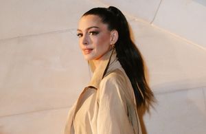 Sublime, Anne Hathaway adopte cette coiffure à l’effet liftant 