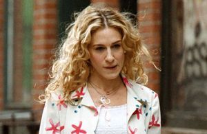 Sur le tapis rouge, Sarah Jessica Parker ressuscite la coiffure iconique de Carrie Bradshaw