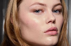 Fashion Week : l’astuce originale pour trouver le blush parfait révélé par une pro en backstage 